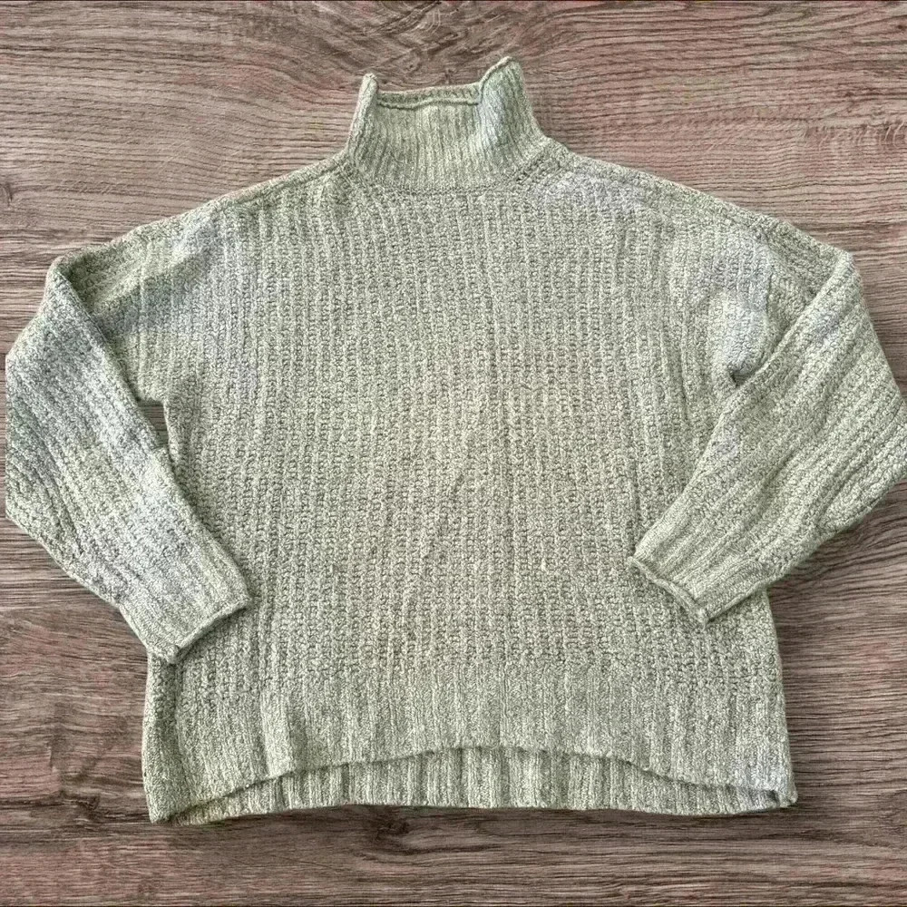 American Eagle sage green mock neck sweater size XS